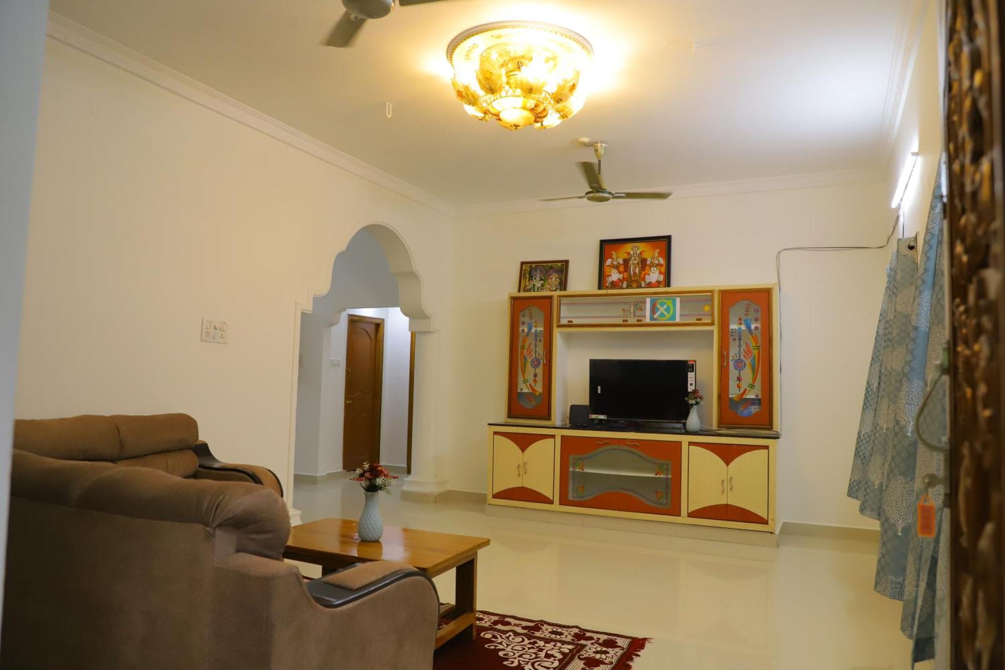 Nanda Mohan Homestay- Luxuries Ac Apartment Close To Alipiri Foothills-Kapila Teertham And Iskcon Temple ティルパティ エクステリア 写真