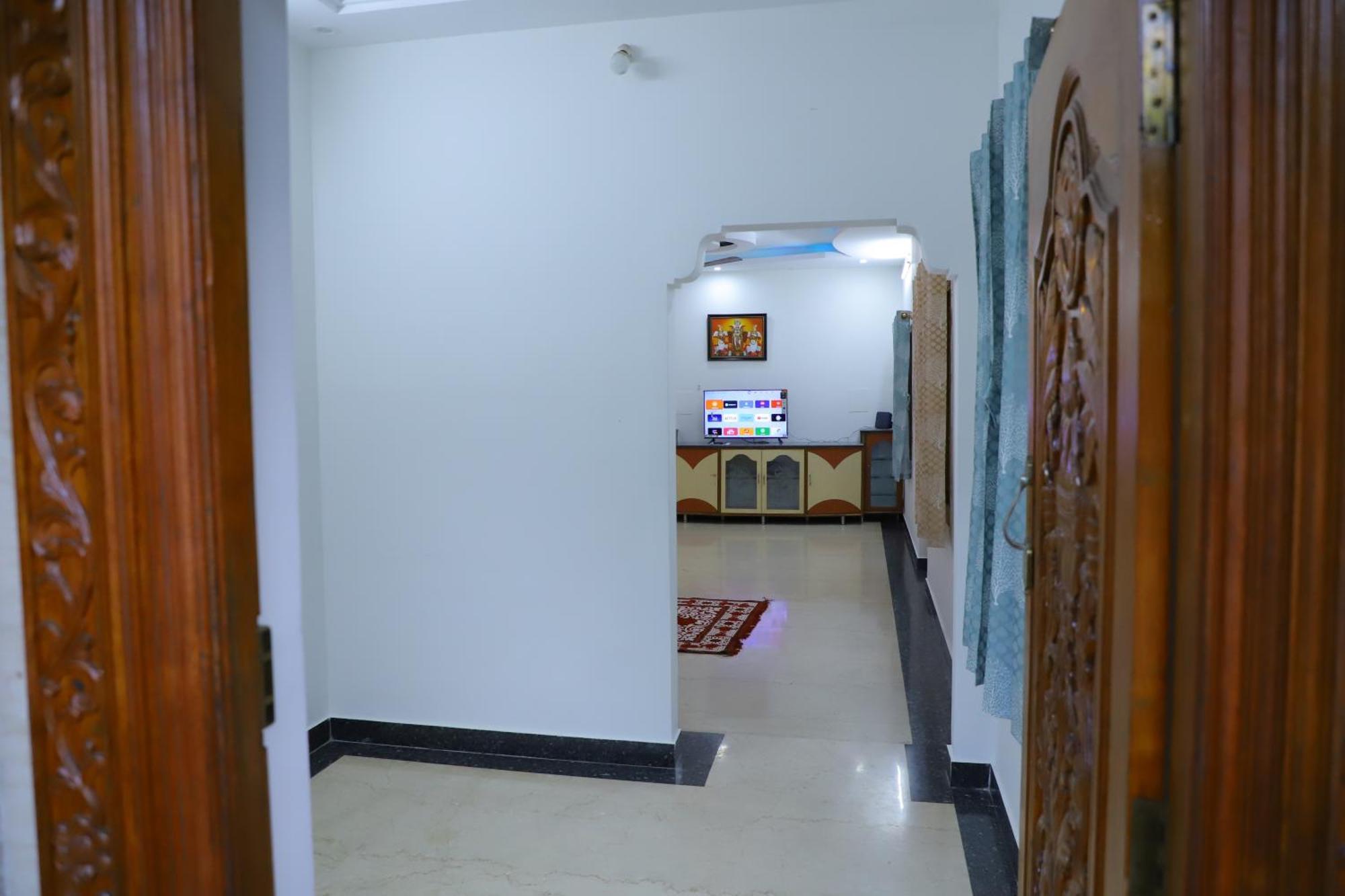 Nanda Mohan Homestay- Luxuries Ac Apartment Close To Alipiri Foothills-Kapila Teertham And Iskcon Temple ティルパティ エクステリア 写真