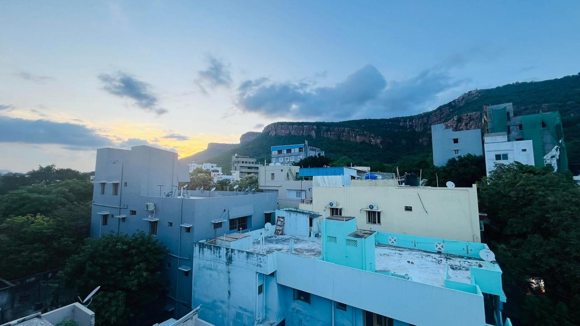 Nanda Mohan Homestay- Luxuries Ac Apartment Close To Alipiri Foothills-Kapila Teertham And Iskcon Temple ティルパティ エクステリア 写真