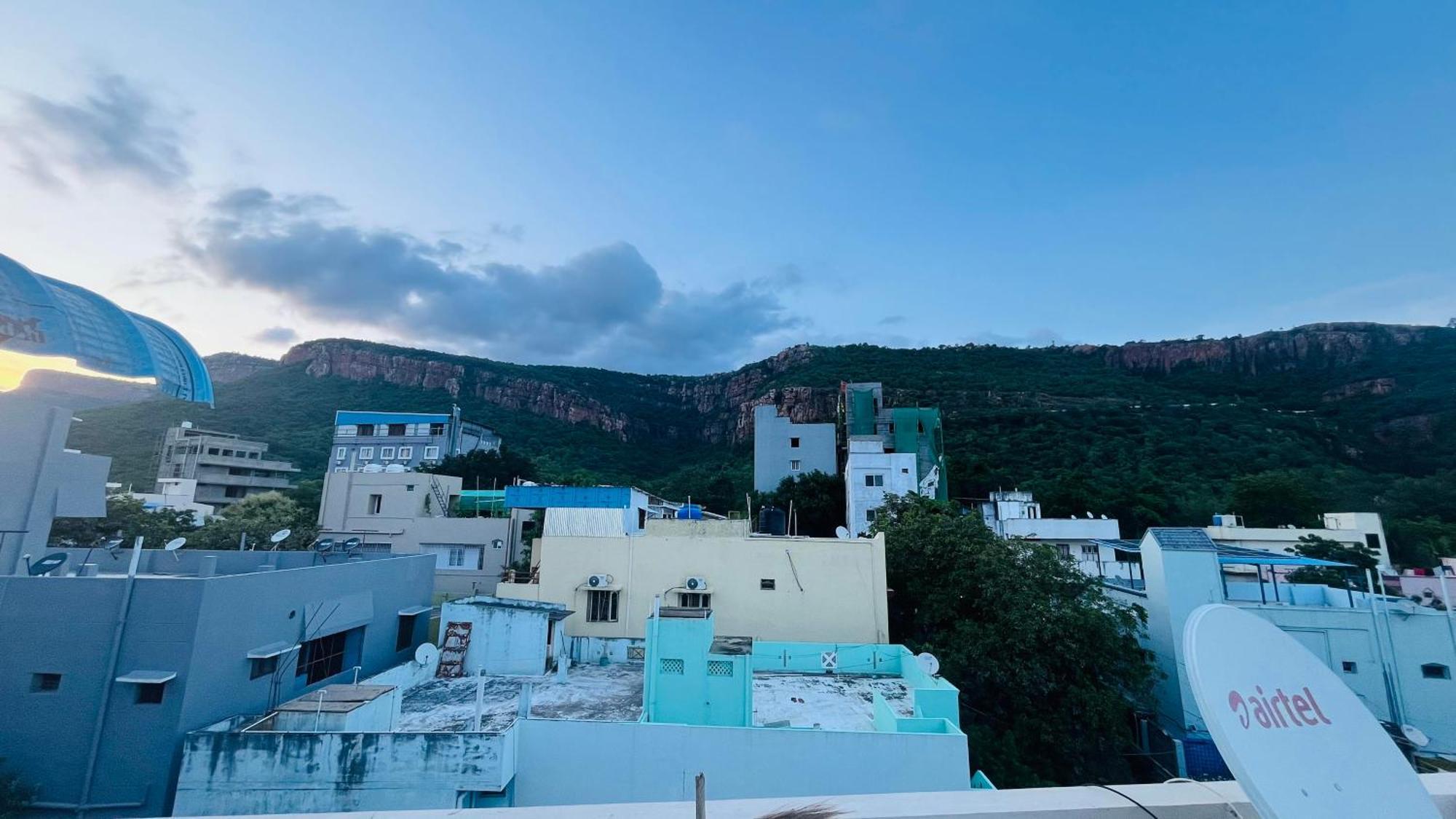 Nanda Mohan Homestay- Luxuries Ac Apartment Close To Alipiri Foothills-Kapila Teertham And Iskcon Temple ティルパティ エクステリア 写真